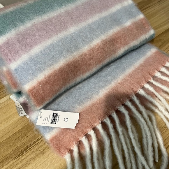 By Anthropologie Horizontal Stripe Scarf - Picture 4 of 4